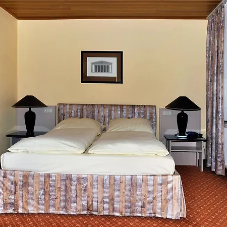 Отель Zum Baecker Udenhain