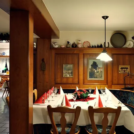 Zum Baecker Отель Udenhain